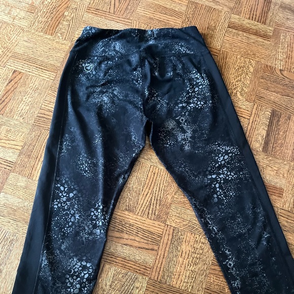 Puma Printed Capris - Picture 2 of 6